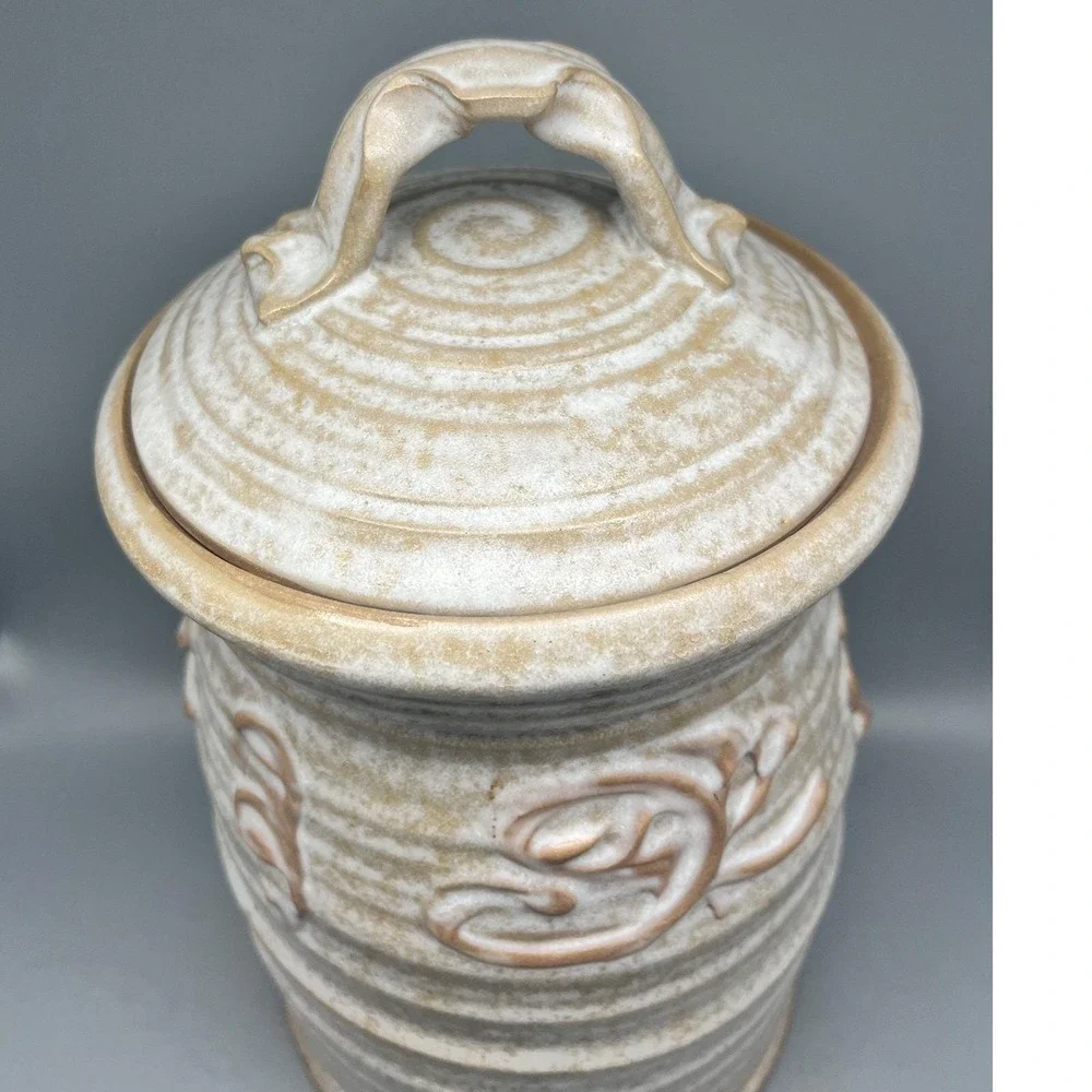 The Unbranded Brand vintage ceramic